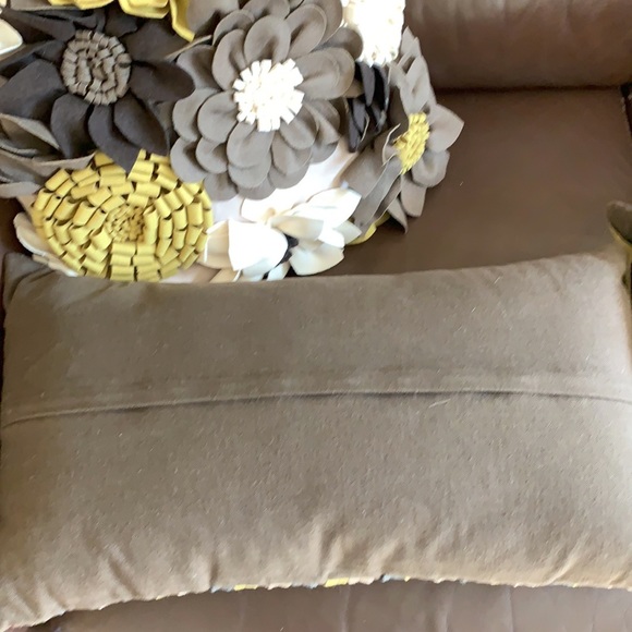 Two throw cushions - Picture 4 of 6